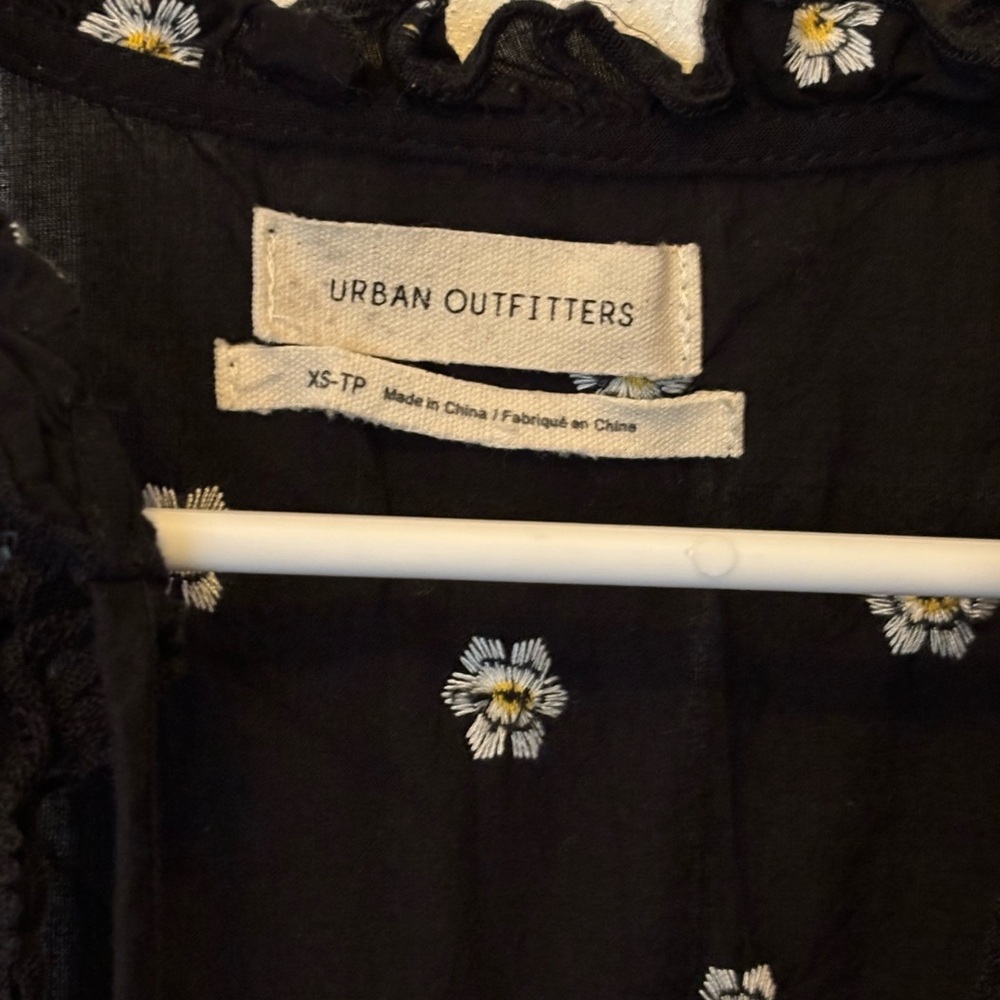 Black Floral Sleeveless Top - Picture 4 of 4